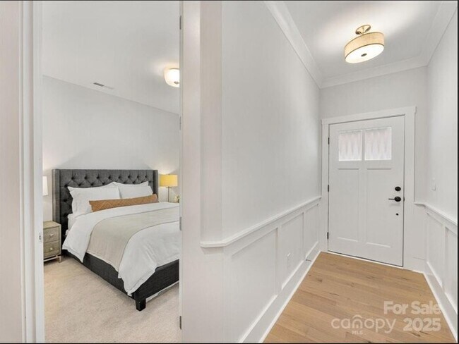 Building Photo - A cozy and spacious 4-bedroom, 5-bath home...