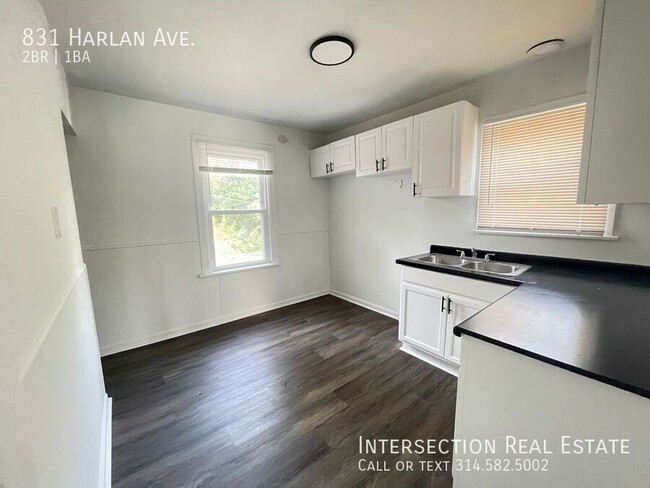 Building Photo - Section 8 Approved! Fully Renovated 2Bed/1...