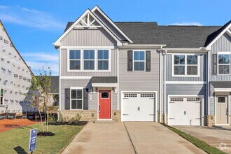 Building Photo - Charming 3-Bed Townhouse Oasis in Greenvil...