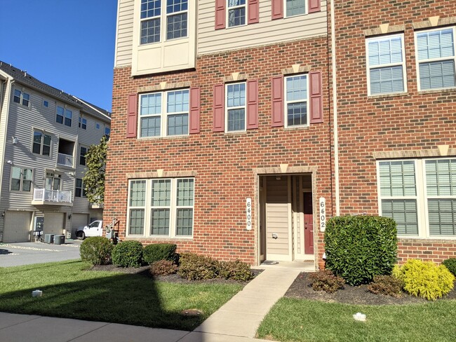 Building Photo - Bottom level (two story) *END UNIT* condo ...