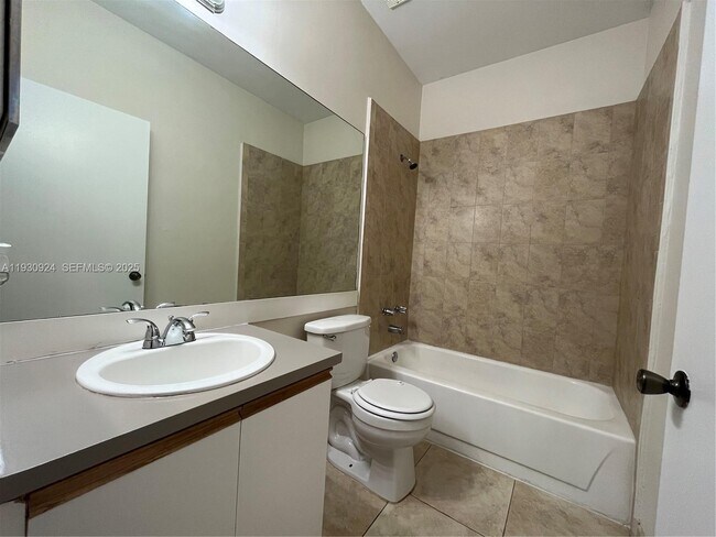 Building Photo - 671 Cypress Lake Blvd