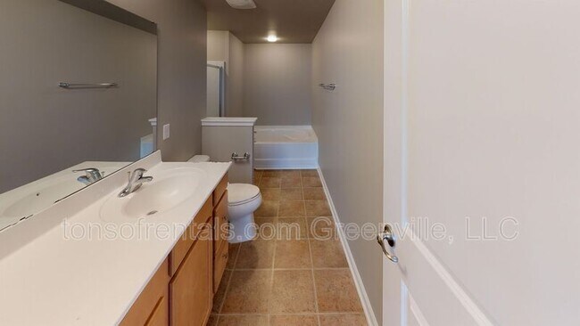 Building Photo - 433 Woodbark Ct