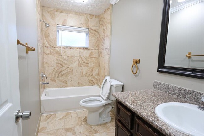 Building Photo - 13819 Clark Towne Rd