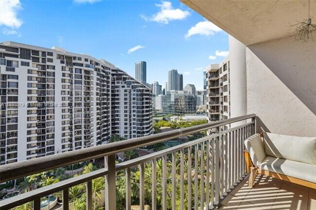 Building Photo - 540 Brickell Key Dr