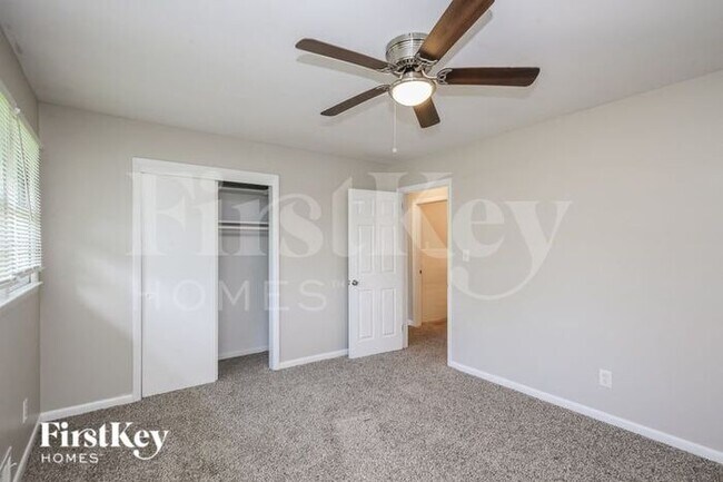Building Photo - 149 Parker Dr SW
