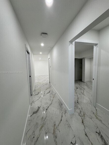 Building Photo - 11000 SW 47th Terrace