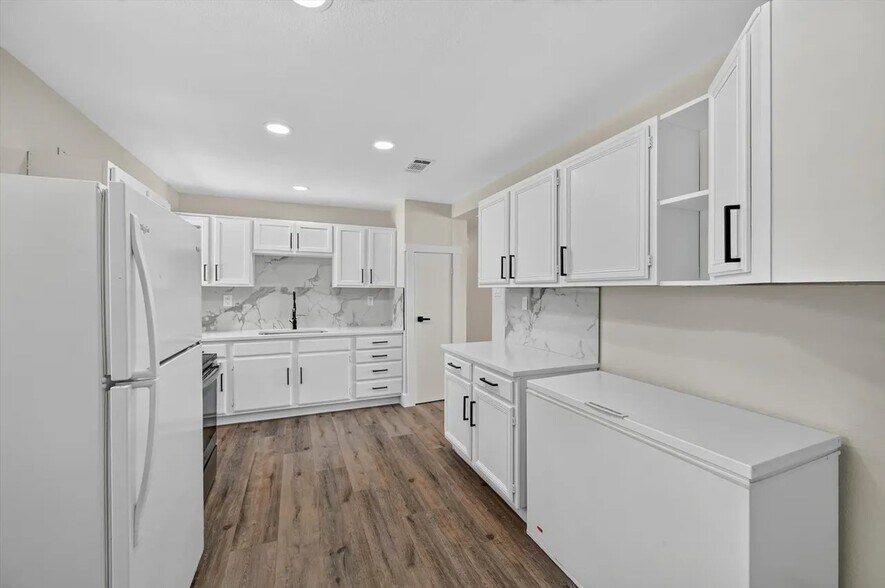 Building Photo - 1022 Denton Dr