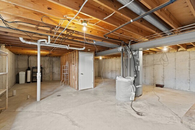 Building Photo - 679 Dundee Ct