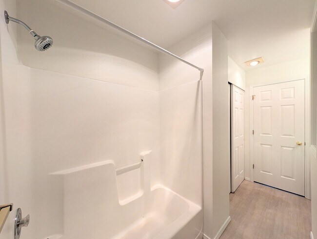 Building Photo - 2Bd/2Ba Seattle Condo