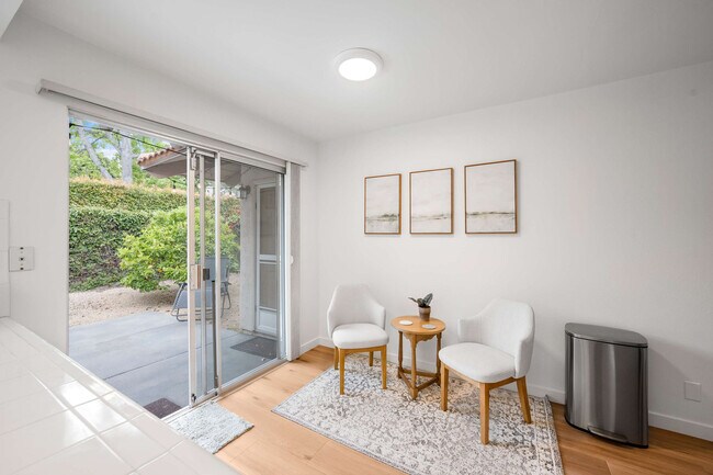 Building Photo - 612 Calle De Los Amigos