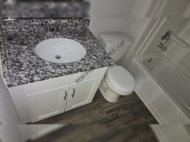 Building Photo - 15524 Briar Forest Dr