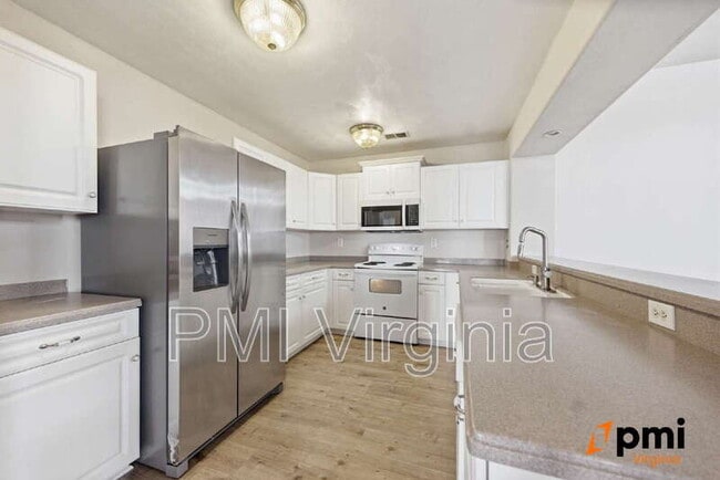 Building Photo - 1002 Nicklaus Dr