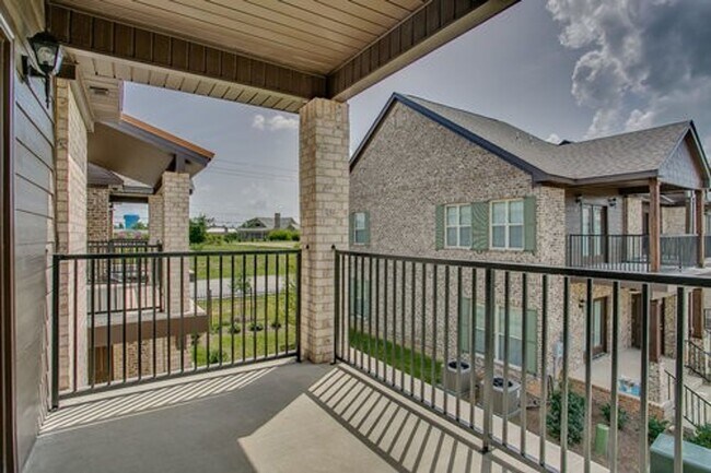 Building Photo - 2150 3rd Ct