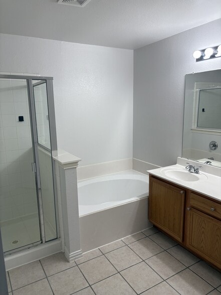Building Photo - 9836 Cambria Court