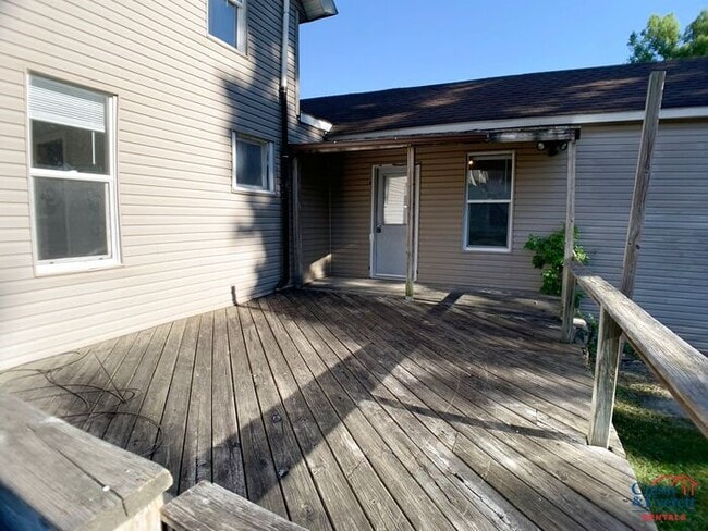 Building Photo - Spacious 3 Bedroom House in Niles