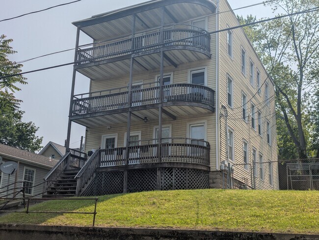 Primary Photo - 83 Lounsbury Ave