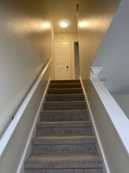 Building Photo - 308 S Gomez Ave