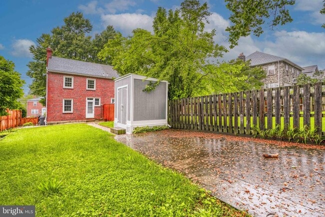 Building Photo - 521 Academy Rd