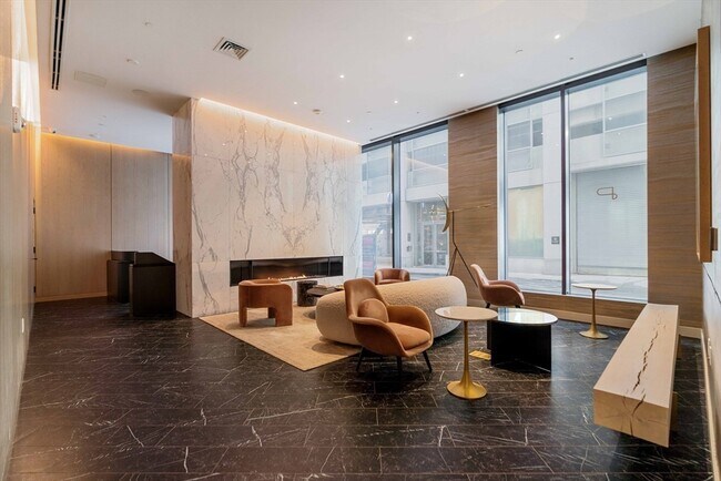Building Photo - 55 Lagrange St