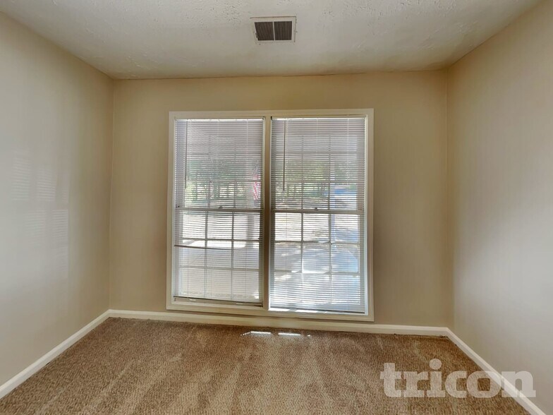 Building Photo - 5750 Westside Rd