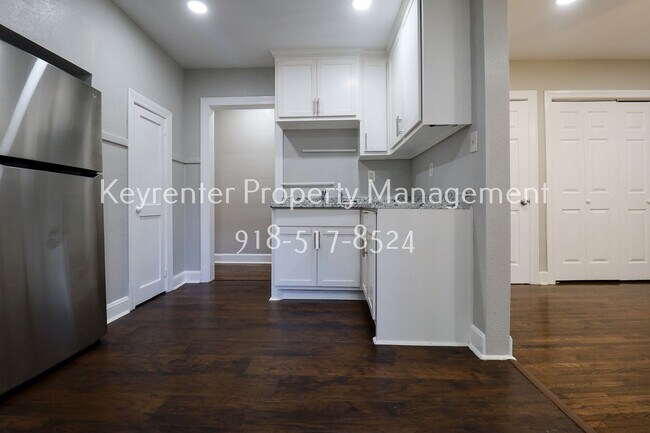 Building Photo - 345 S Zunis Ave