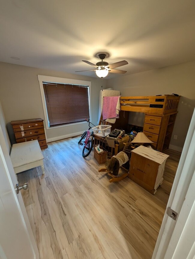 Building Photo - Beautiful home 3 minutes from ETSU!