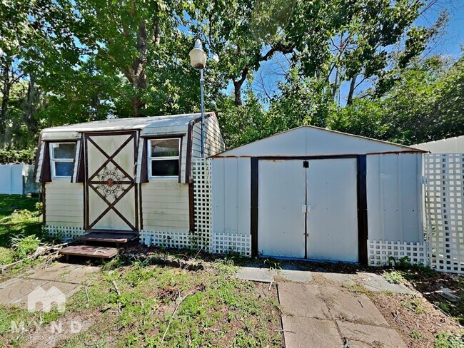 Building Photo - 11136 Mercedes St