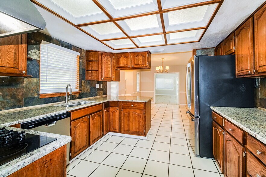 Building Photo - 15640 Little Ranch Rd