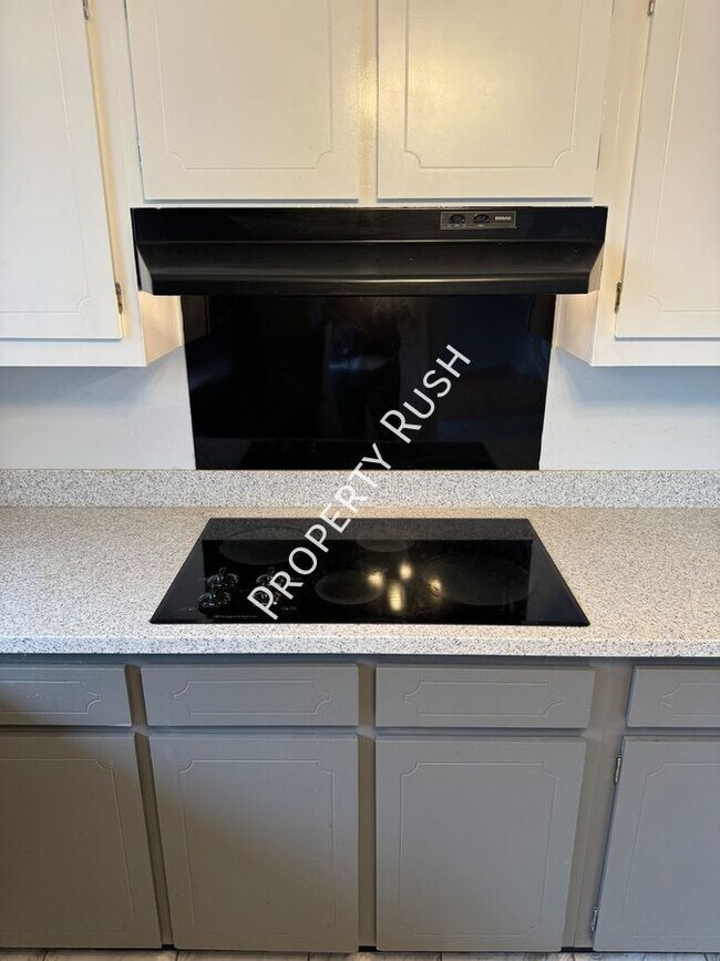 Building Photo - 2307 Arroyo Dr