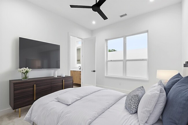 Building Photo - 2812 Guymon St