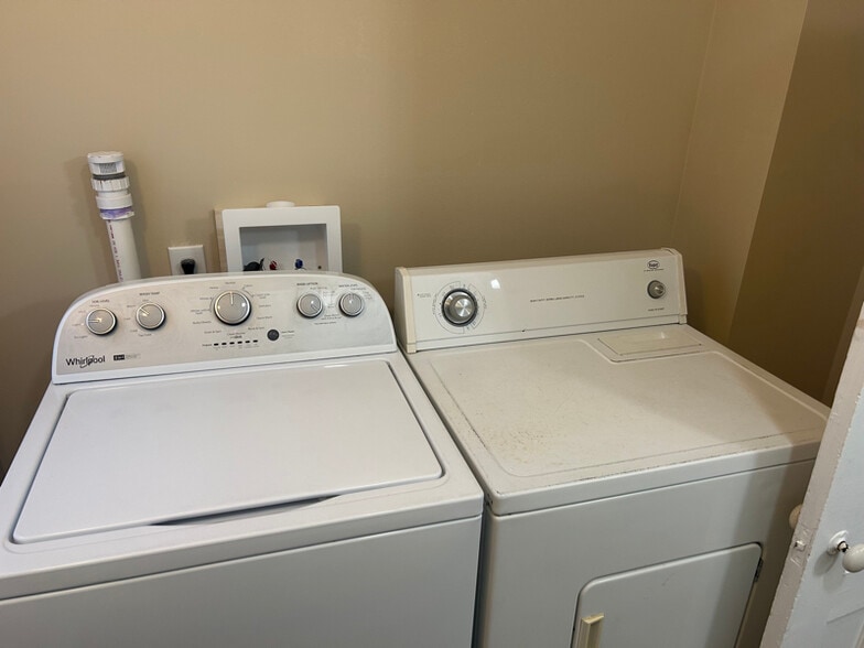 Building Photo - 113 Ballston Ave