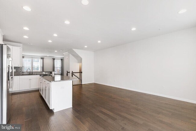 Building Photo - 101 Dallett Ln