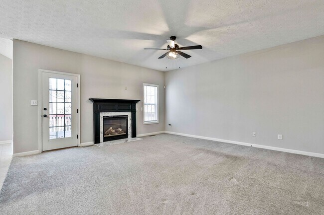 Building Photo - 4 Bed 2.5 bath in Fayette close to Everything!