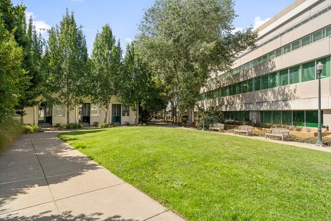 Building Photo - 1364 Powell St