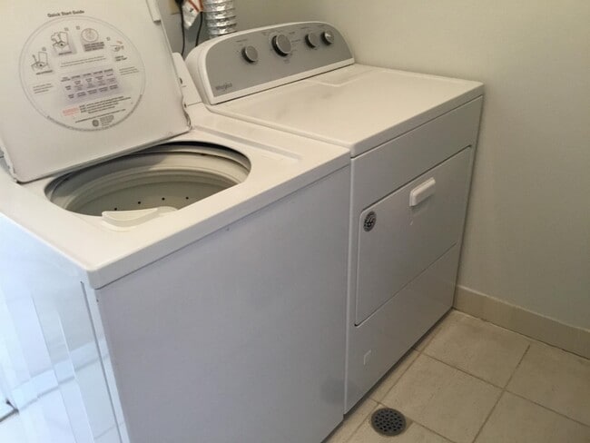 Building Photo - 90 Union Ave