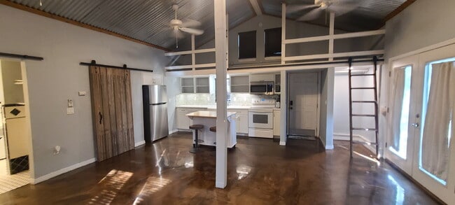 Building Photo - 211 E Voorhis Ave