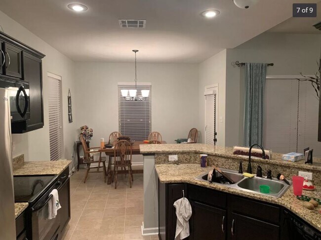 Building Photo - 210 Moss Bluff Dr