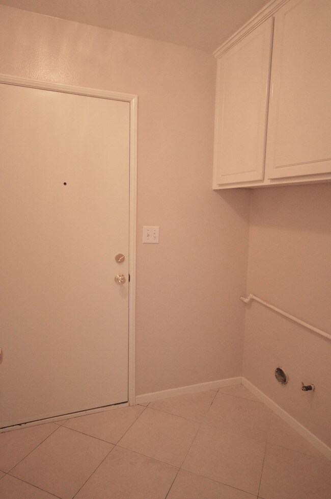 Building Photo - 4102 Castaway Cove