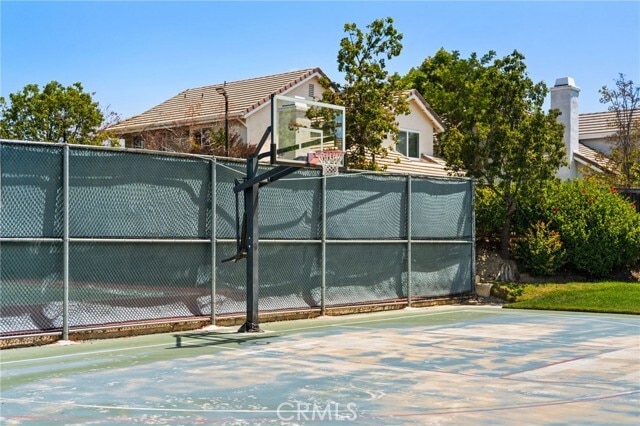 Building Photo - 3860 Amberly Dr