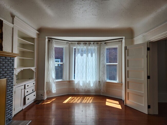 Building Photo - 2923-2925 Martin Luther King Jr. Way