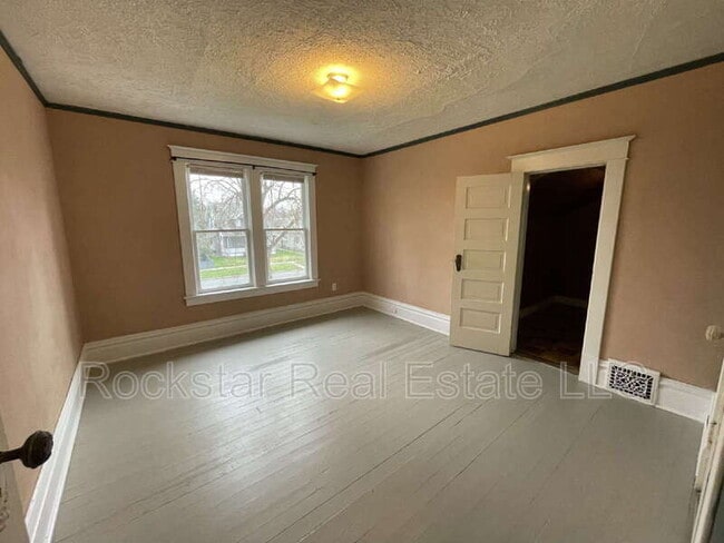 Building Photo - 519 E Ermina Ave