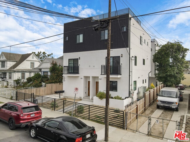 Building Photo - 438 E 28th St