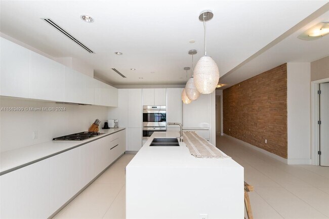 Building Photo - 2101 S Surf Rd