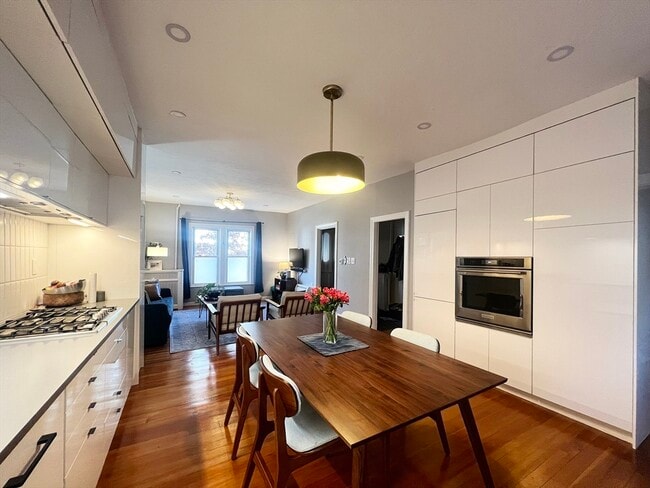 Building Photo - 118 Brooks St