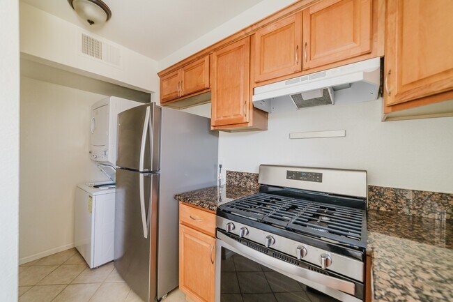 Building Photo - 4154 Baycliff Way