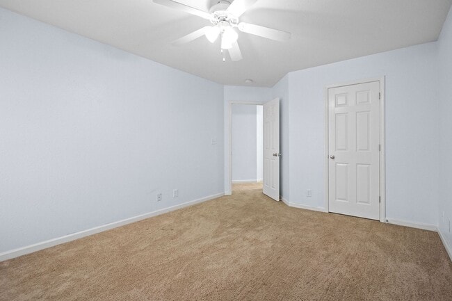 Building Photo - 504 Luxury Dr