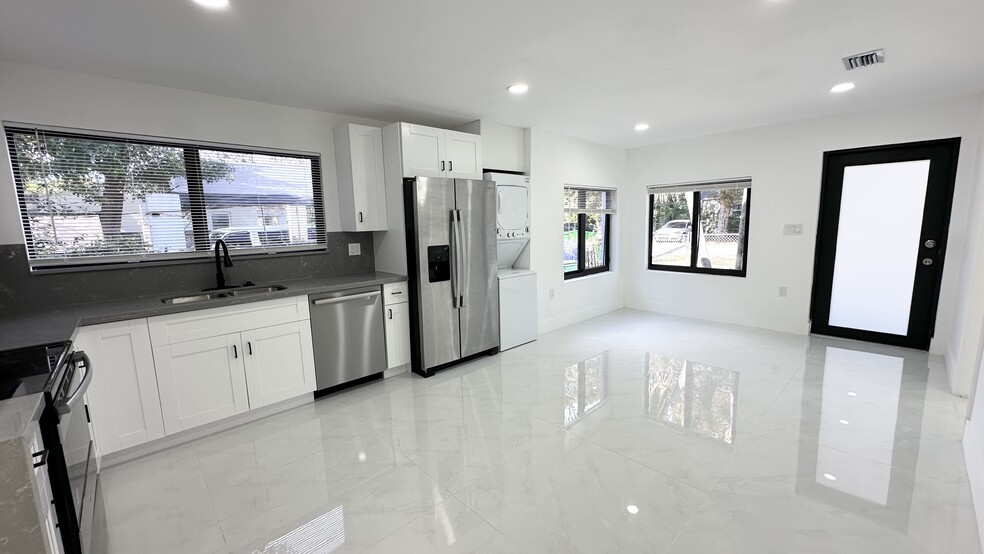 Building Photo - 1304 NW 43rd St