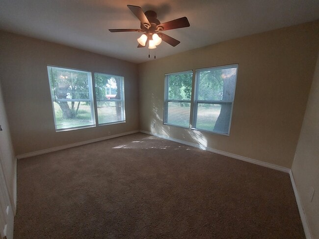 Building Photo - 1010 Barrier Ln