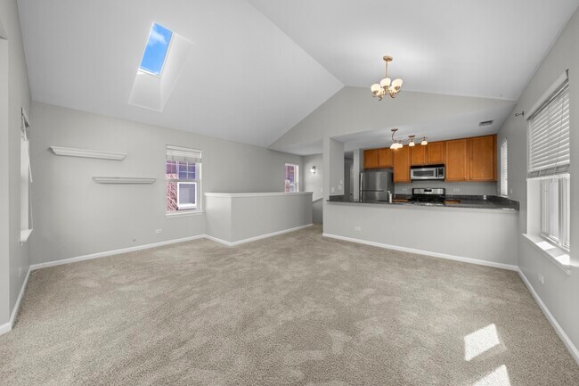 Building Photo - 649 W Elm St