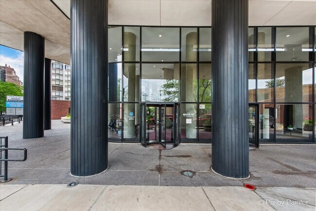 Building Photo - 5415 N Sheridan Rd
